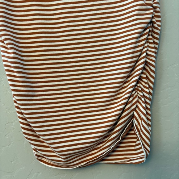 Bundle of two maternity shirts size small old navy and motherhood maternity - Picture 8 of 16